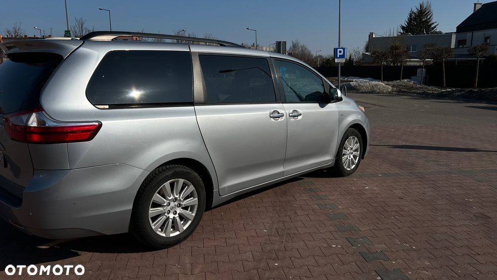 Toyota Sienna 3.5 V6 XLE AWD - 8
