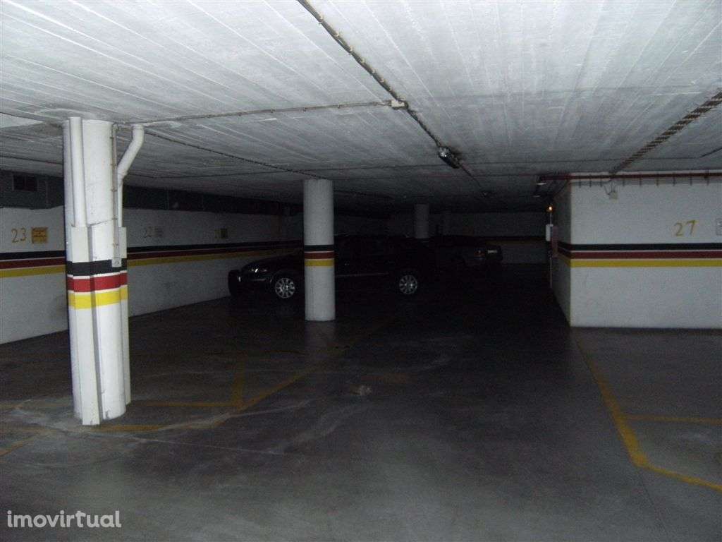 Garagem/Parqueamento nas Galerias Parede Plaza, centro da Parede - Grande imagem: 5/15