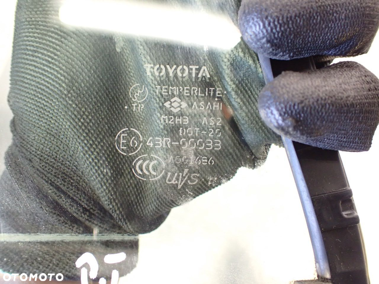 SZYBA TRÓJKĄTNA PRAWA TYLNA TOYOTA RAV4 II LIFT - 4