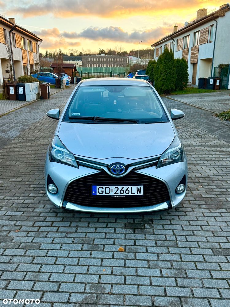 Toyota Yaris Hybrid 100 Premium - 19
