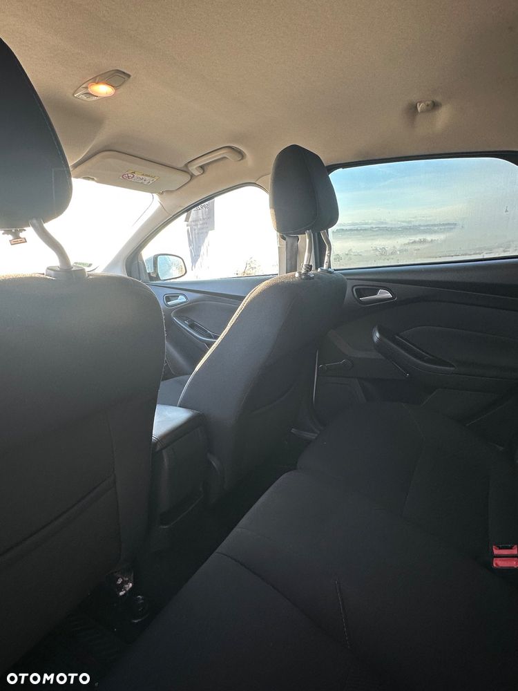 Ford Focus 1.0 EcoBoost Ambiente - 25