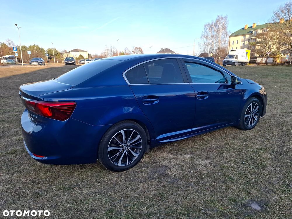 Toyota Avensis 1.8 Premium - 3