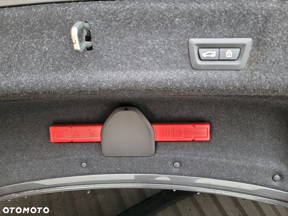 BMW Seria 3 330e - 5