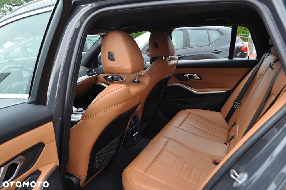 BMW Seria 3 330d Luxury Line sport - 33