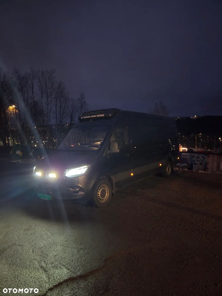 Mercedes-Benz Sprinter 319 - 15