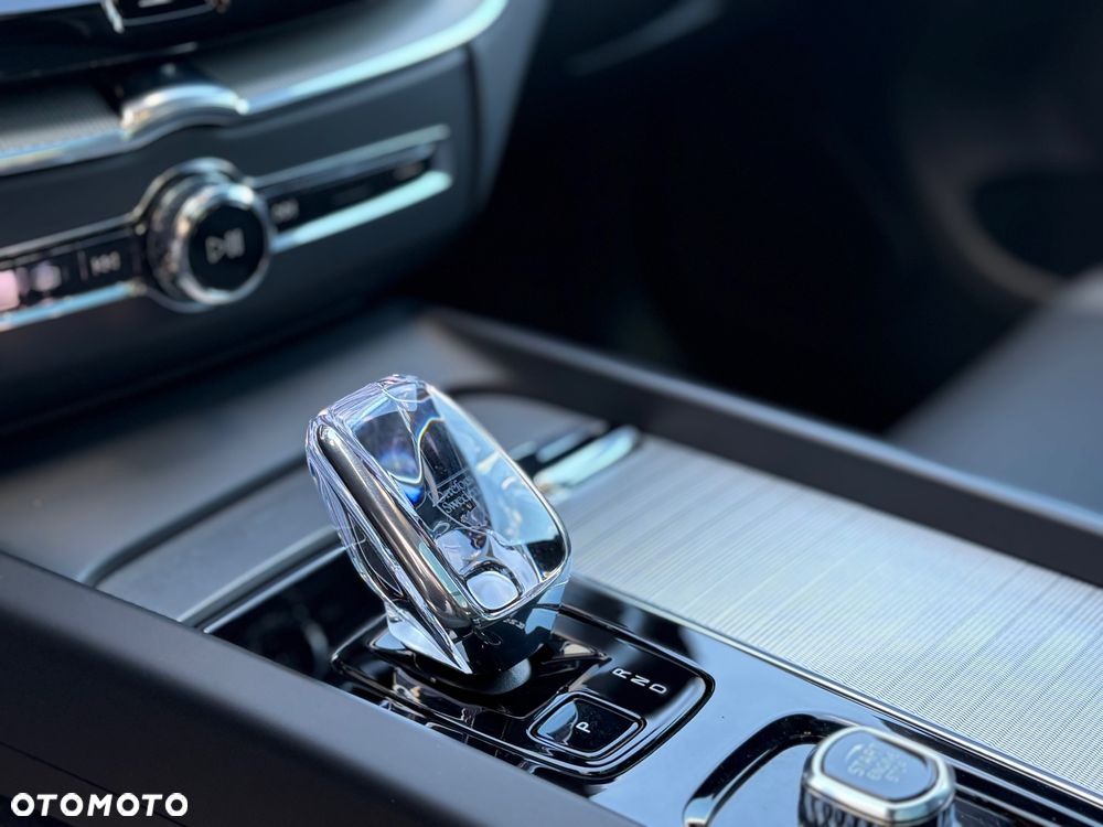Volvo XC 60 B5 B AWD Plus Black Edition - 11