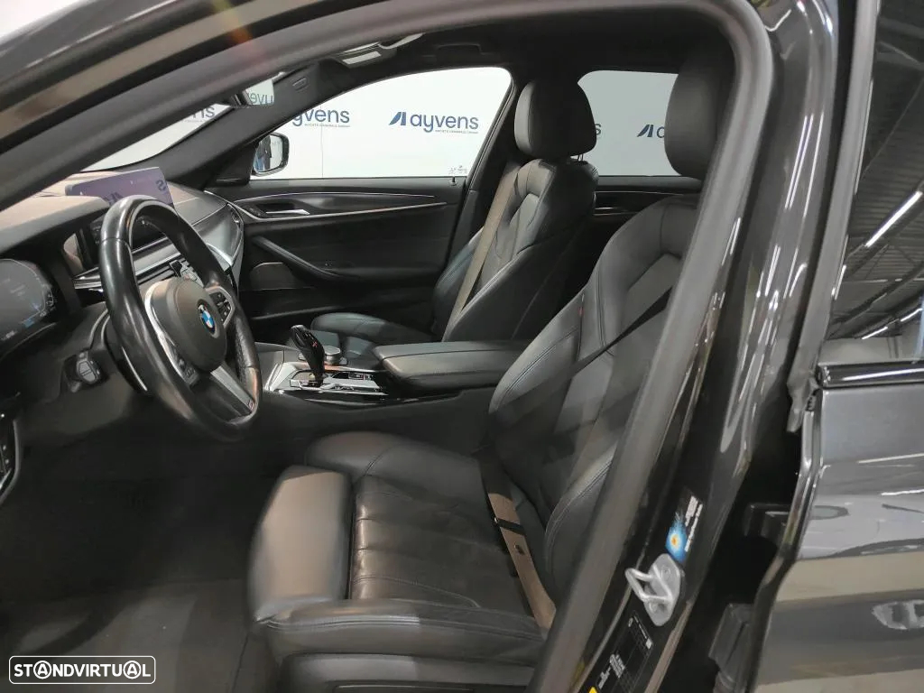 BMW 530 e Pack Desportivo M - 3