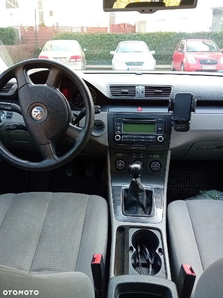 Volkswagen Passat - 4