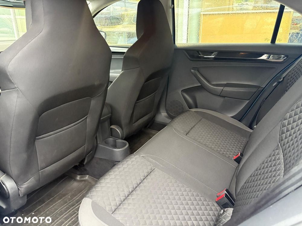 Skoda RAPID 1.0 TSI Style - 24