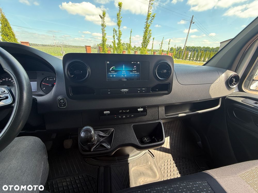 Mercedes-Benz Sprinter - 13
