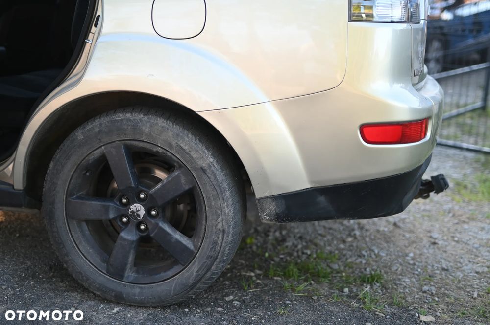 Mitsubishi Outlander 2.0 DID Intense - 24