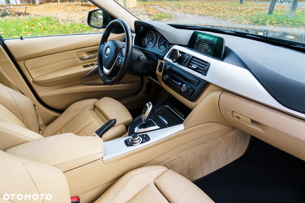 BMW Seria 3 320i - 7