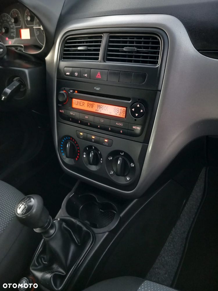 Fiat Grande Punto Actual 1.2 8V Estiva - 26