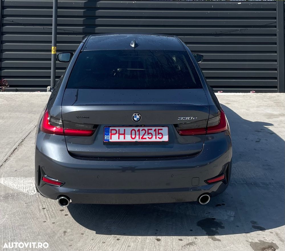 BMW Seria 3 330e Aut. Luxury Line - 8