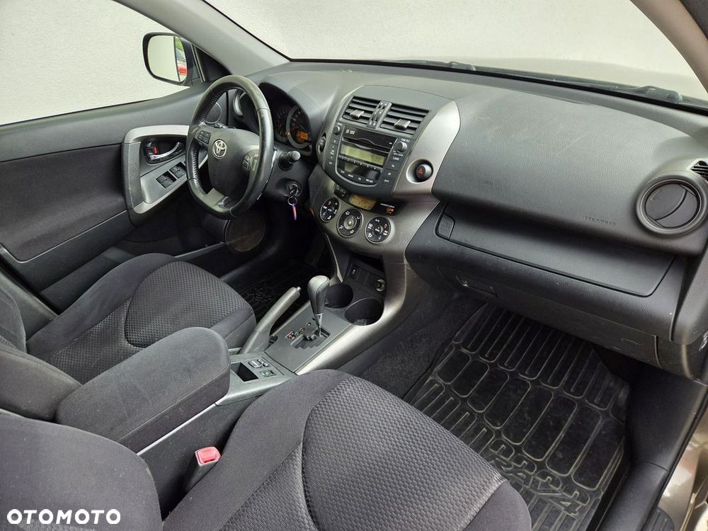 Toyota RAV4 - 10