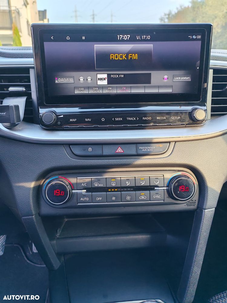 Kia Ceed - 10