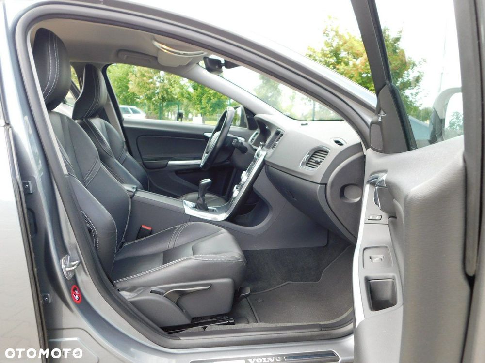 Volvo V60 D3 Drive-E Dynamic Edition (Momentum) - 9