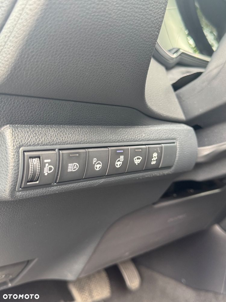 Toyota Corolla 2.0 Hybrid Executive - 23