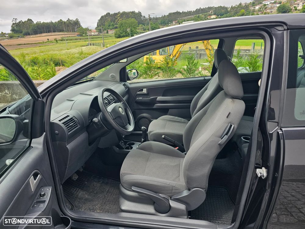 VW Fox 1.4 TDi T.Liso - 10
