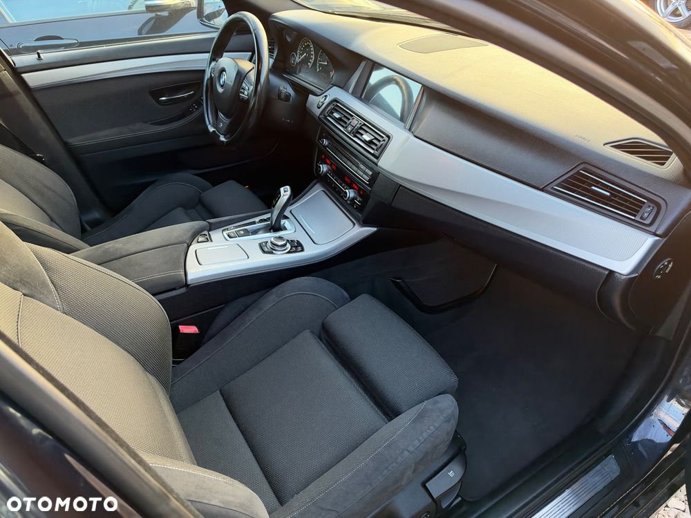 BMW Seria 5 530d Sport-Aut - 24