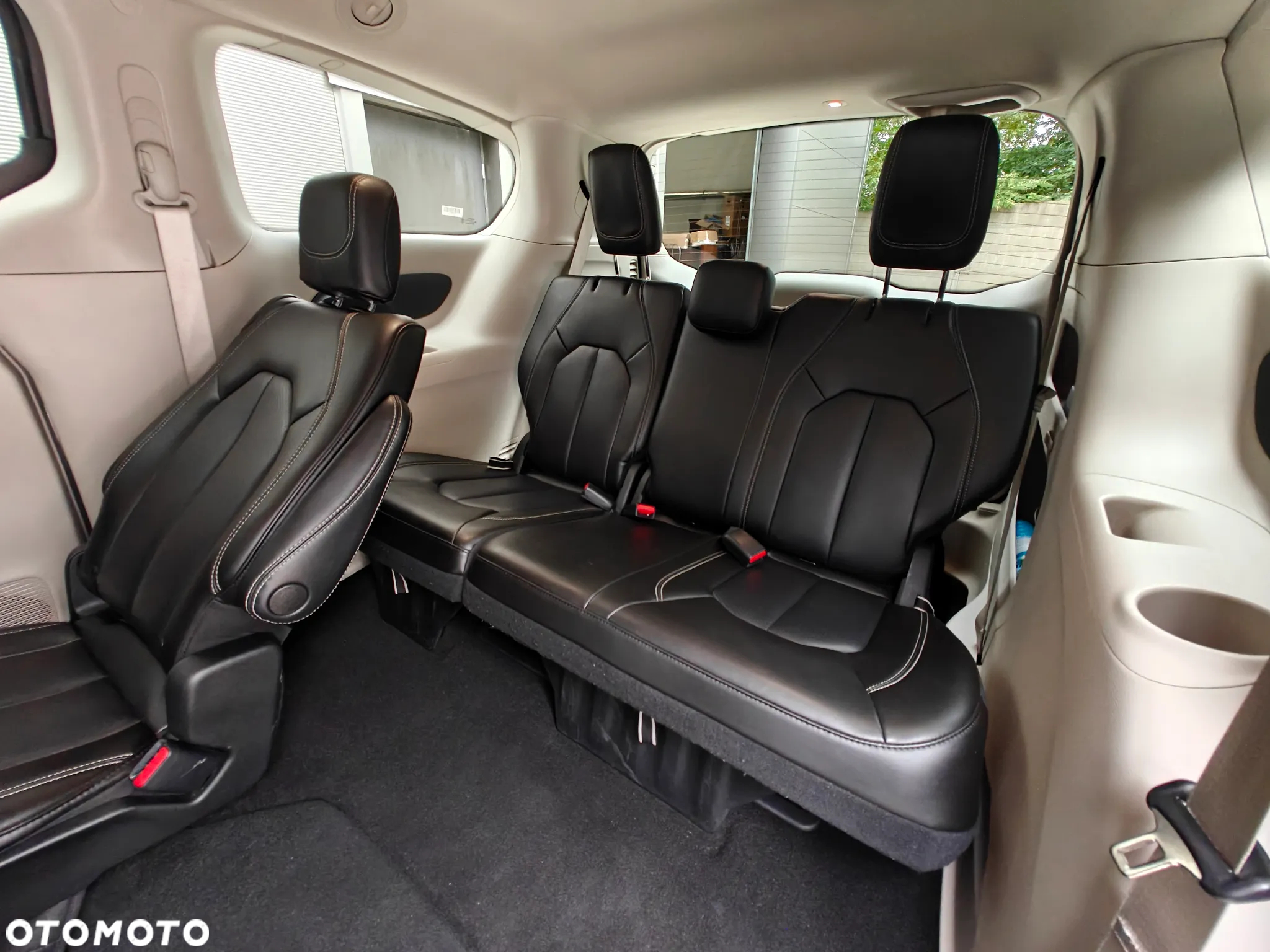 Chrysler Pacifica - 13
