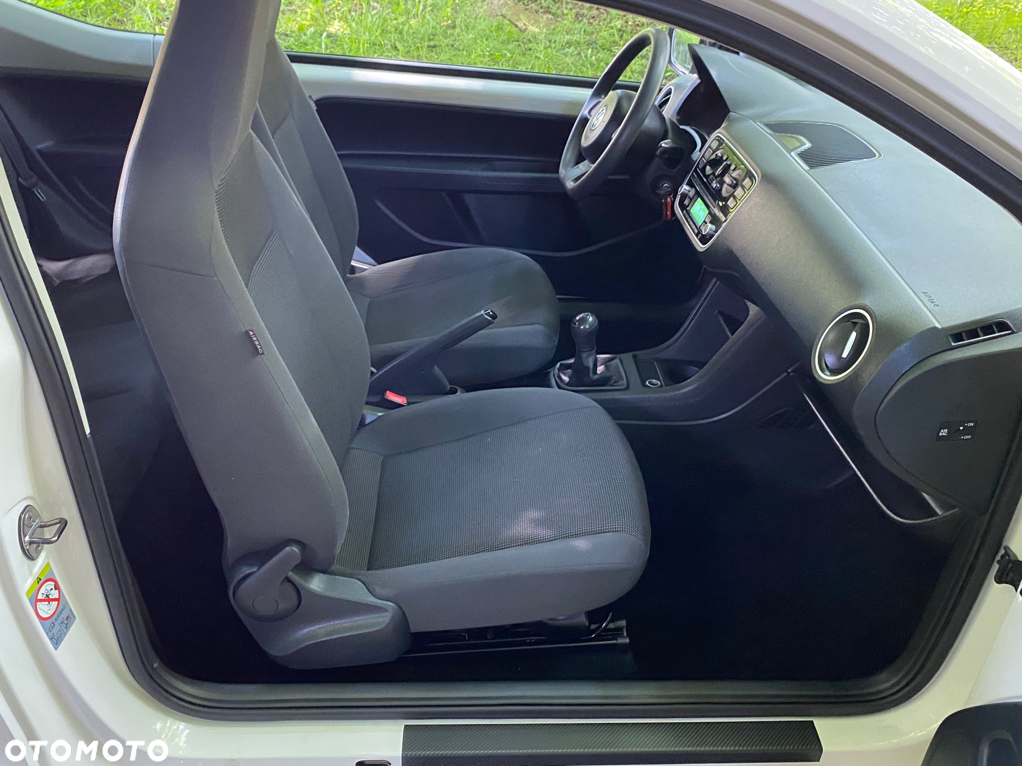 Volkswagen up! Active - 9