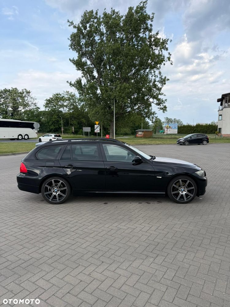 BMW Seria 3 320i - 4