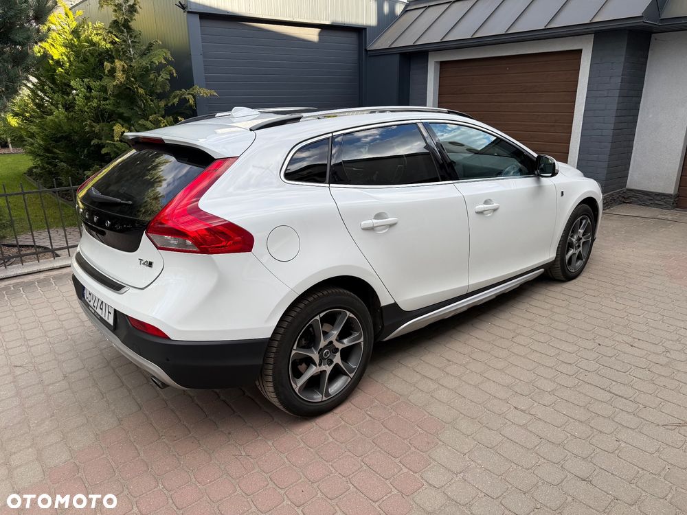 Volvo V40 Cross Country T4 Drive-E Ocean Race - 20