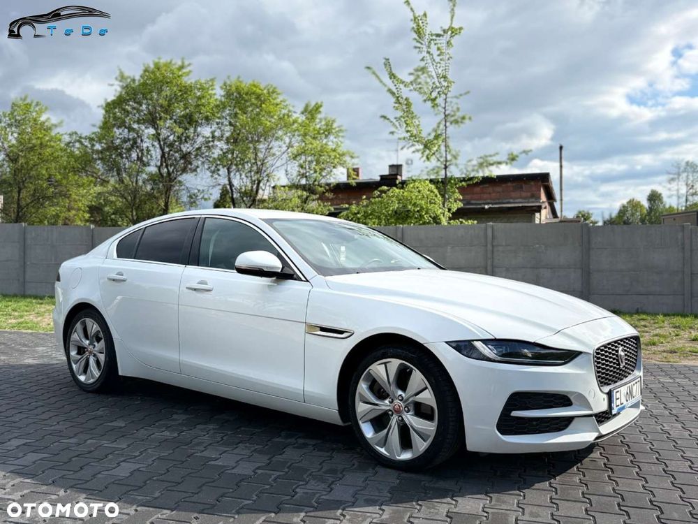 Jaguar XE 2.0 D180 R-Dynamic SE - 6
