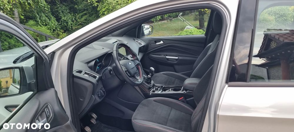 Ford Kuga 1.5 EcoBoost 2x4 ST-Line - 8