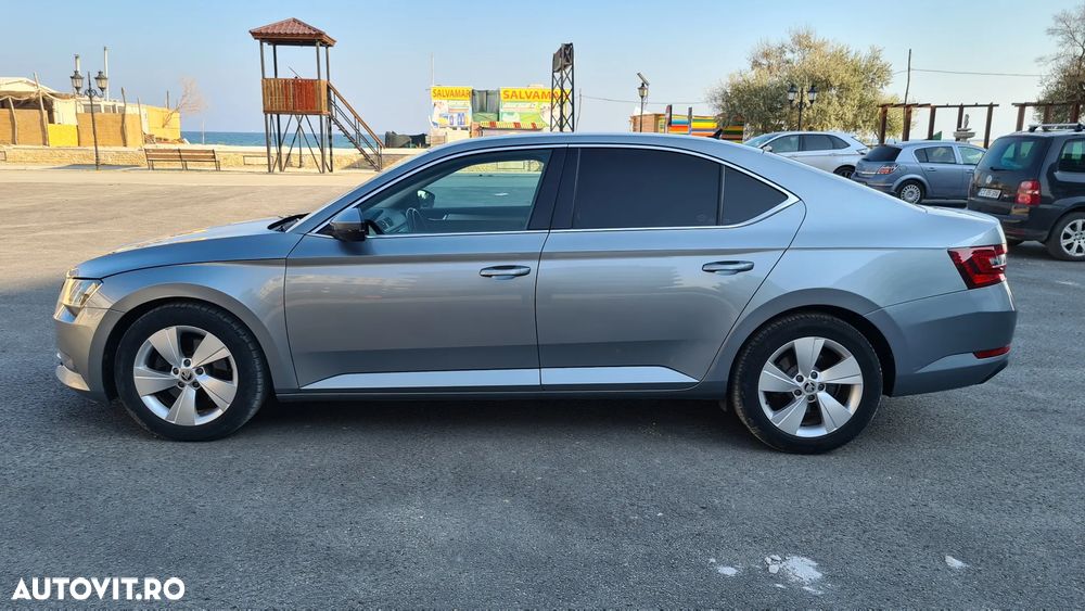 Skoda Superb 2.0 TDI DSG Ambition - 2