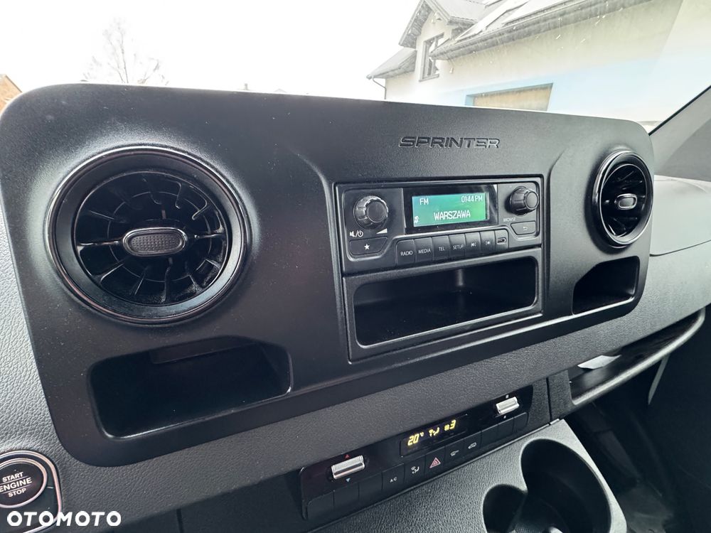 Mercedes-Benz Sprinter - 12