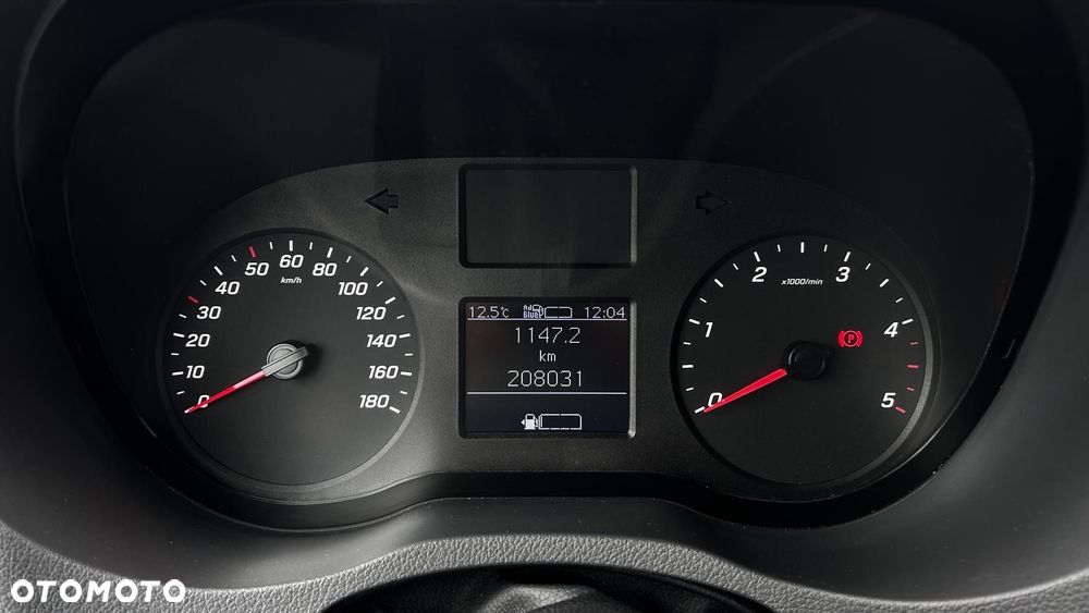 Mercedes-Benz Sprinter - 15