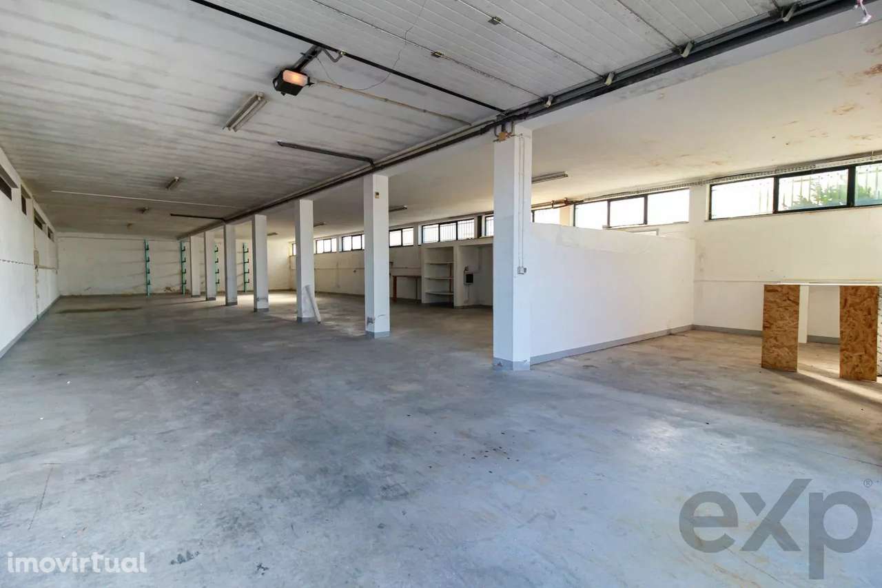 Garagem Complementar a com Potencial Único de Expansão Empresarial - Grande imagem: 3/6