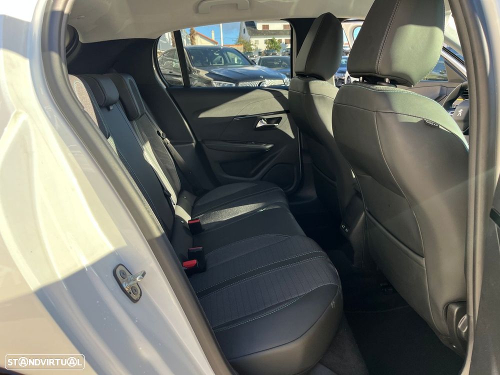 Peugeot e-208 Allure - 45