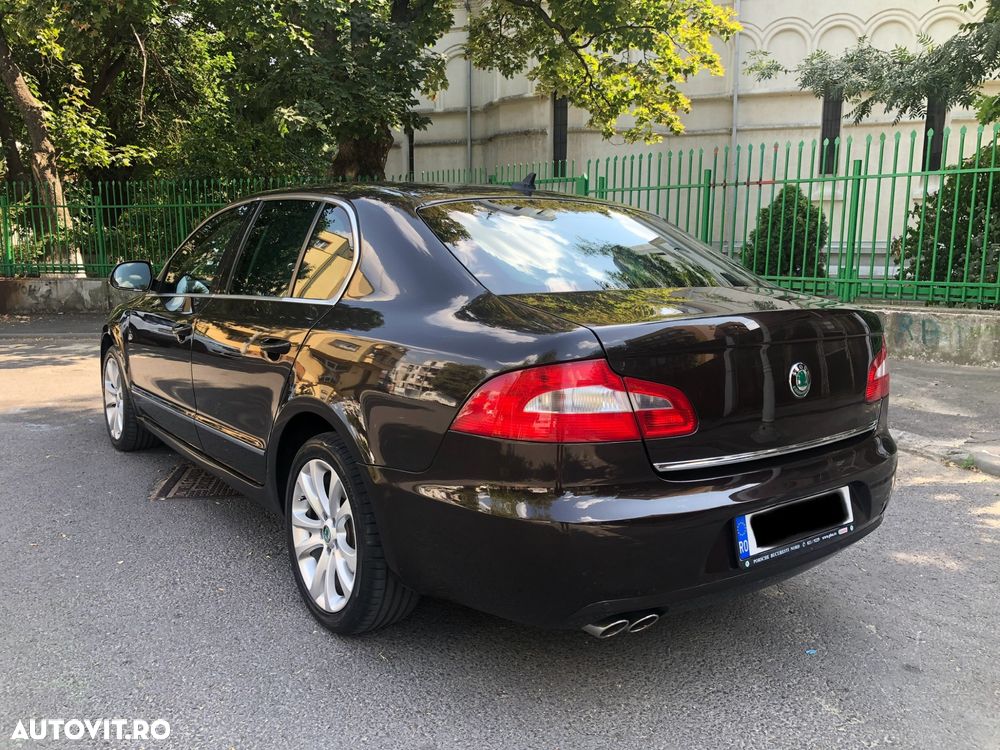 Skoda Superb 2.0 TDI 4X4 Elegance - 4