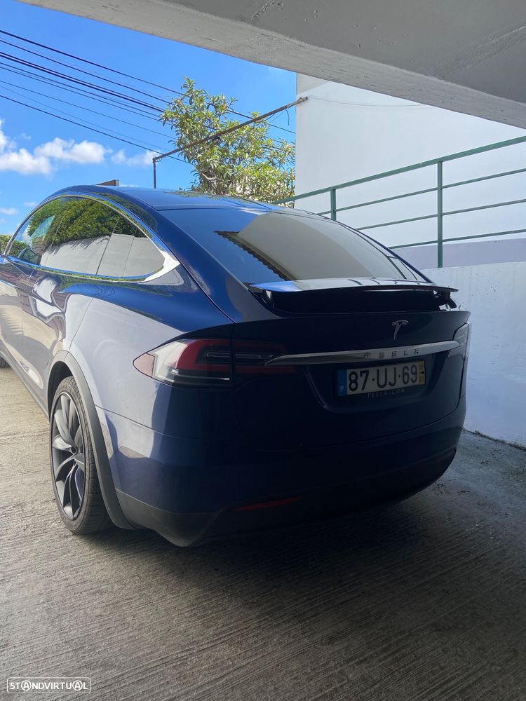 Tesla Model X - 3