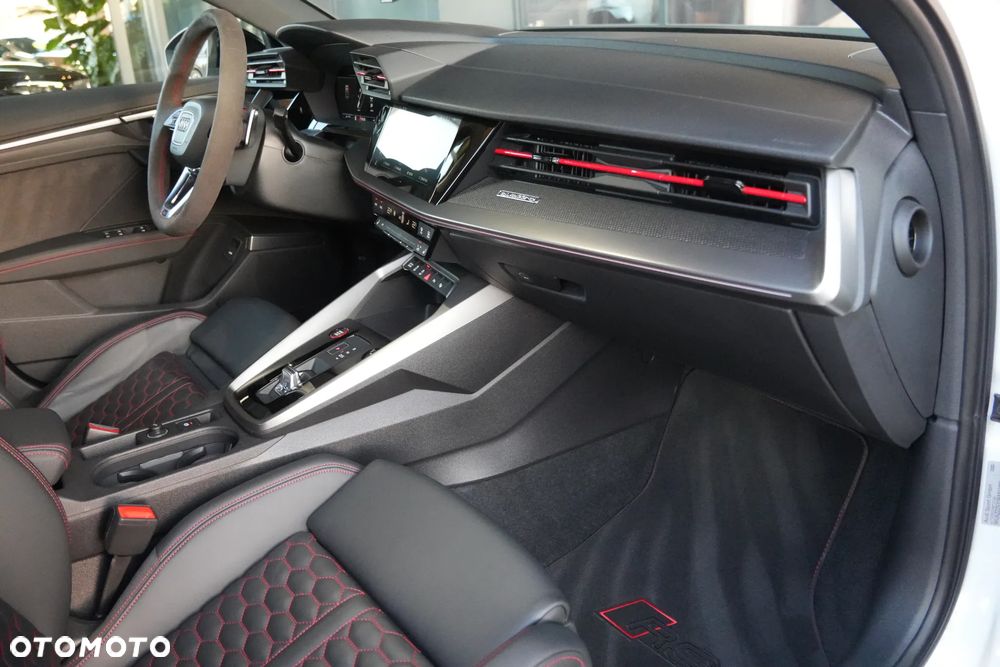 Audi RS3 Limousine TFSI Quattro S tronic - 24