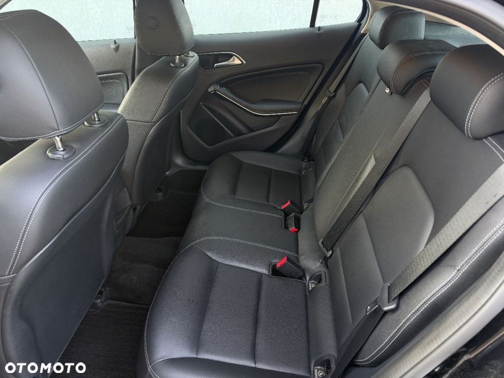 Mercedes-Benz GLA 180 7G-DCT Style - 24