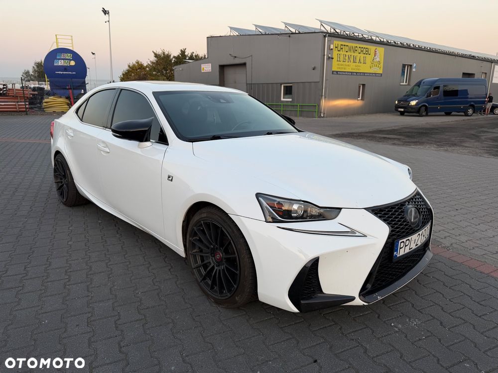 Lexus IS 200t / 300 F Sport - 8