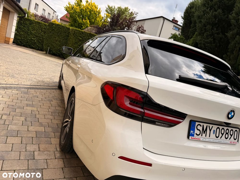 BMW Seria 5 520d Sport Line - 9