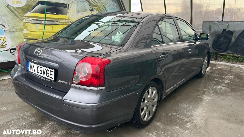 Toyota Avensis 1.6 Sedan Luna - 4