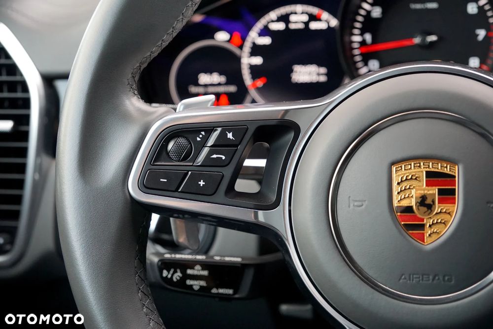 Porsche Cayenne Standard - 32