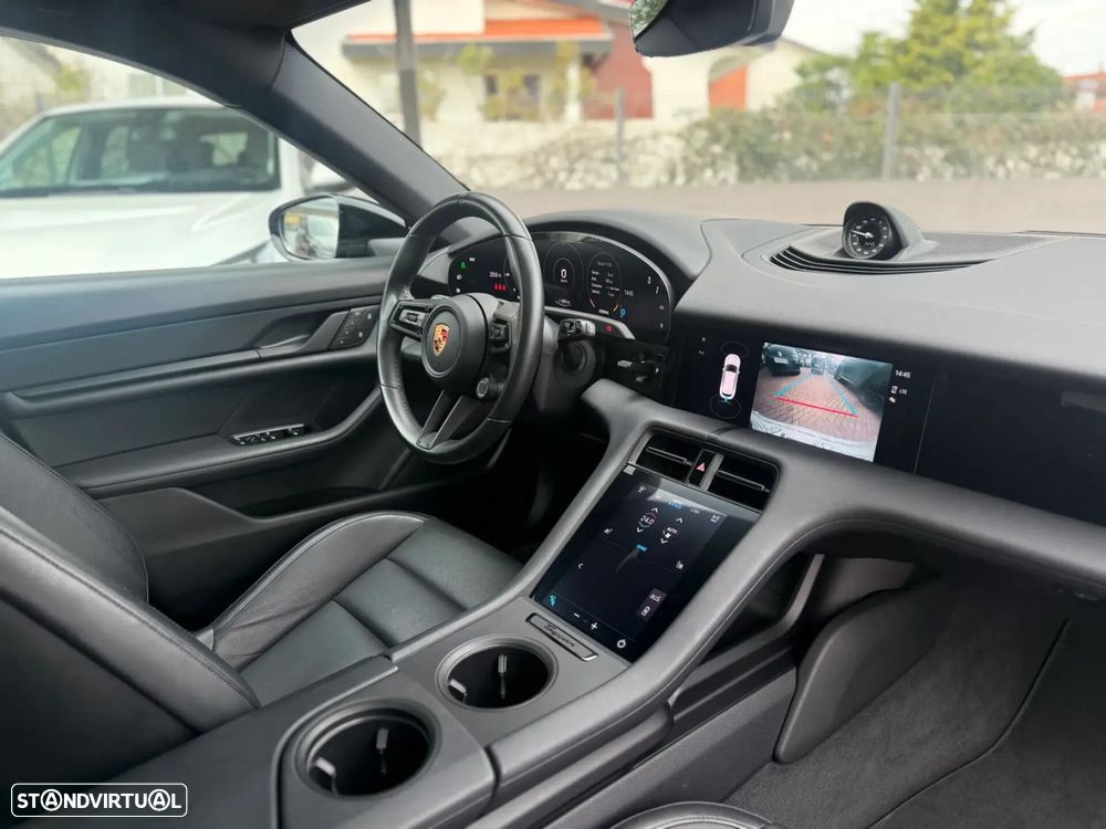 Porsche Taycan Sport Turismo - 14