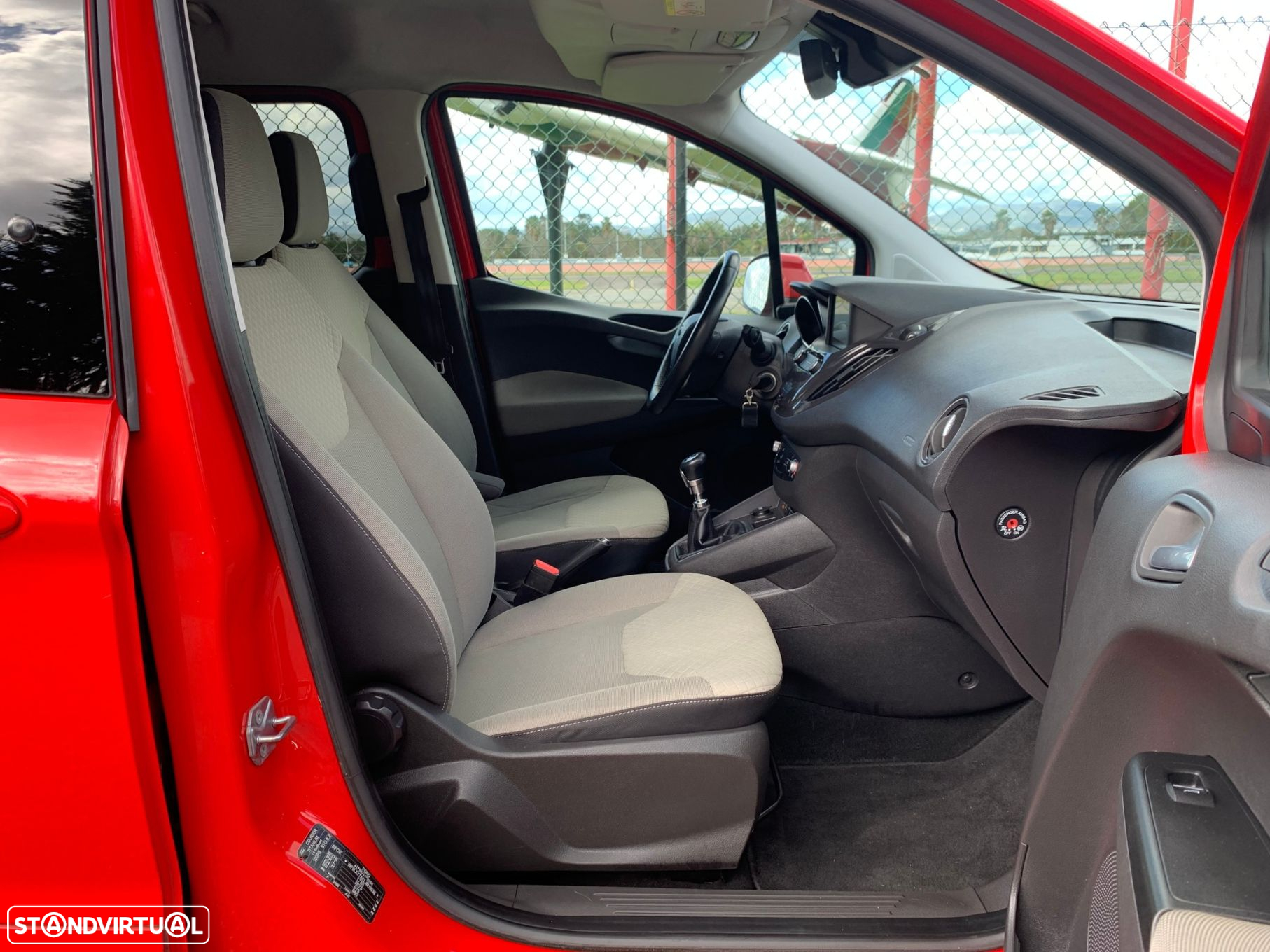 Ford Tourneo Connect 1.0i EcoBoost Titanium - 8