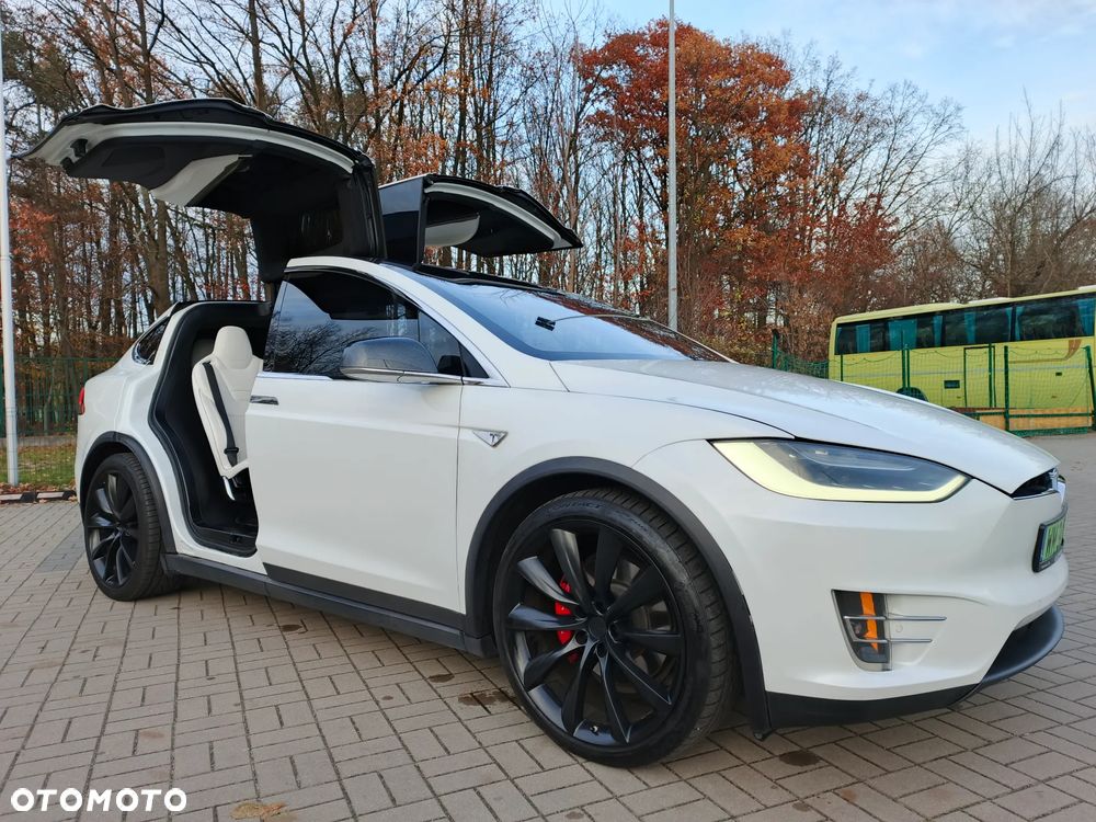 Tesla Model X - 9
