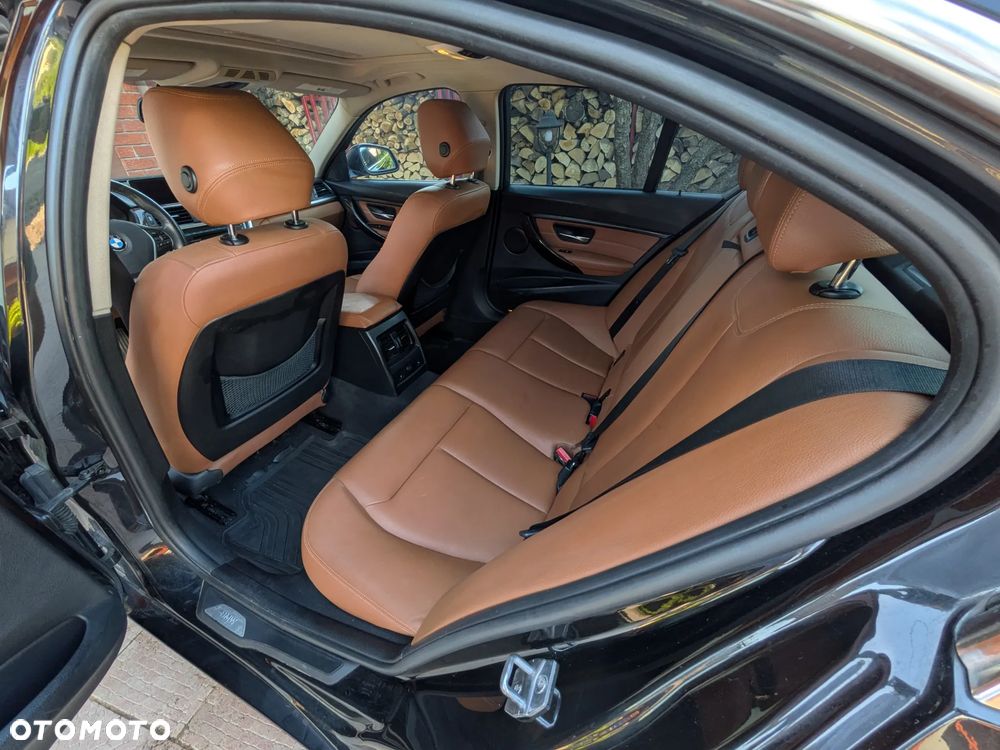BMW Seria 3 328i Luxury Line - 30