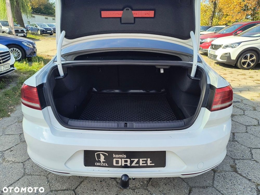 Volkswagen Passat - 17