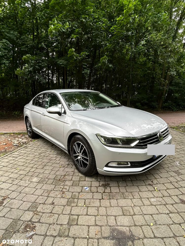 Volkswagen Passat - 1