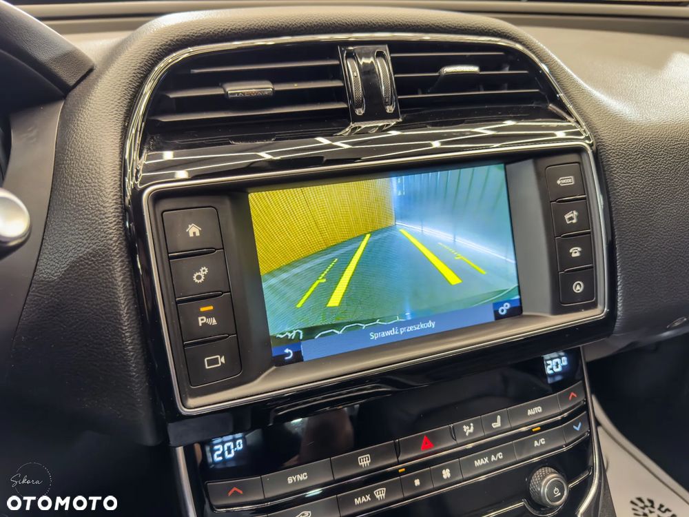 Jaguar XE 20d Prestige - 3
